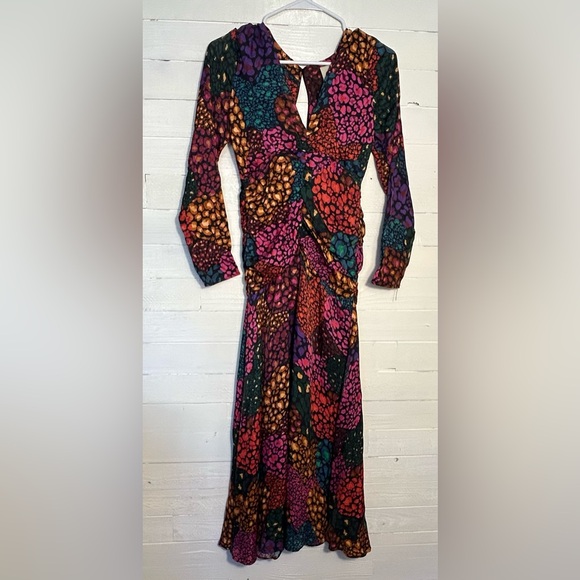 FARM Rio Dresses & Skirts - Farm Rio Rainbow Hearts Ruched midi dress.  Women’s size XS. **Broken zipper**